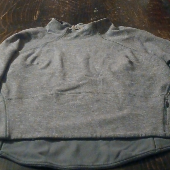 Lululemon fitted long sleeve top size 6 and grey color - Picture 2 of 3